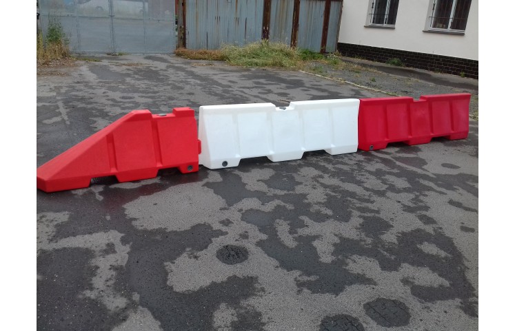 Plastové svodidlo - červené Plastové svodidlo - červené