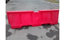 Plastové svodidlo - červené Plastové svodidlo - červené