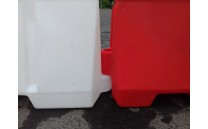 Plastové svodidlo - červené Plastové svodidlo - červené