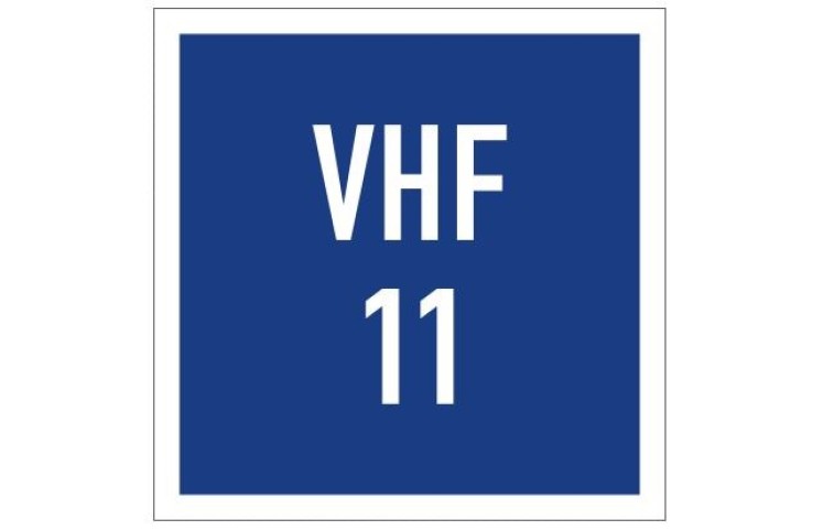 Plavební znak E23 - Možnost získání informací radiofonickým spojením na vyznačeném kanálu