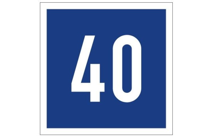 Plavební znak E5.1 - Stání povoleno v šířce uvedené na znaku v metrech