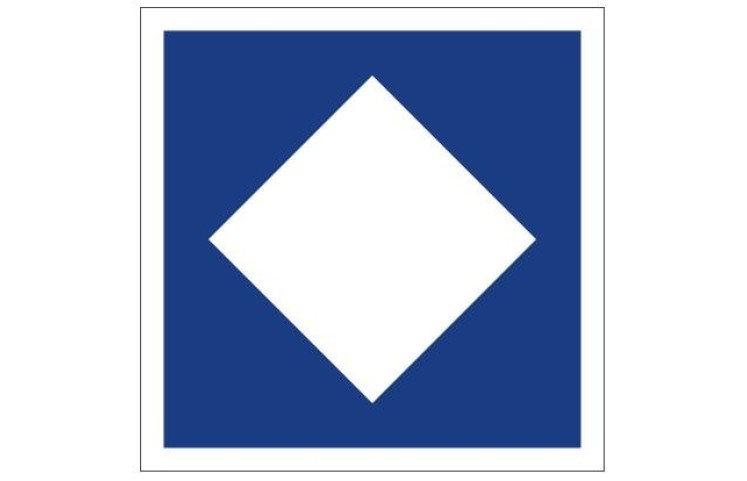 Plavební znak E5.12 - Místo vyhrazené pro stání všech plavidel Plavební znak E5.12 - Místo vyhrazené pro stání všech plavidel