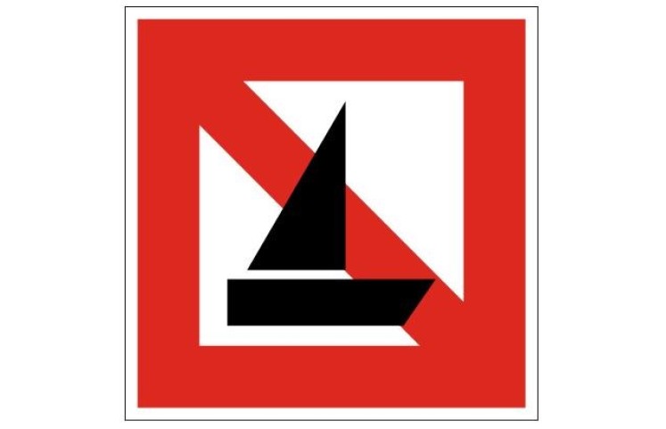 Plavební znak A15 - Zákaz plavby plachetnic