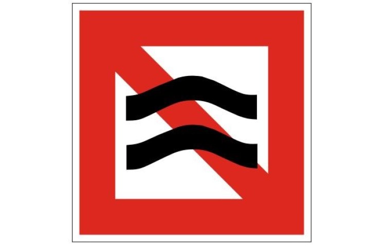 Plavební znak A9 - Zákaz vytvářet vlnobití nebo sání Plavební znak A9 - Zákaz vytvářet vlnobití nebo sání